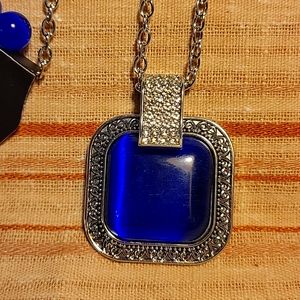 3/$10 Effervescent Elegance by paparazzi - Shiney blue necklace & earrings